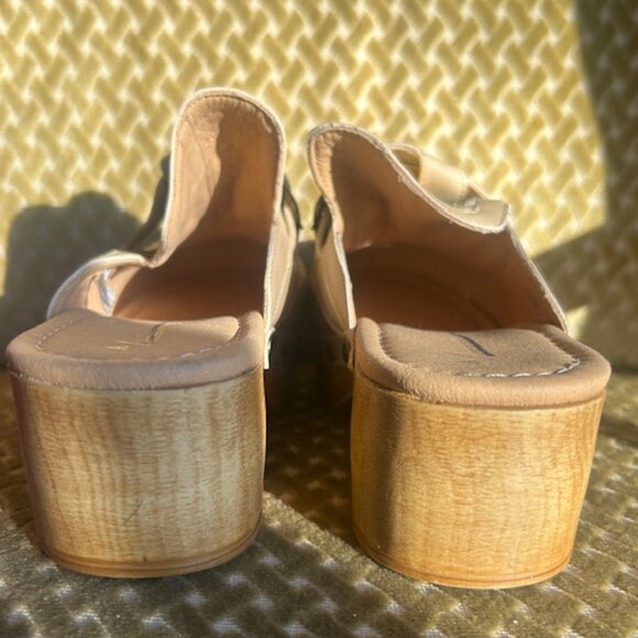 Anthropologie x  L'artiste Chienti Raffia Floral Embroidered Buckle Stud Clogs - Picture 3 of 16